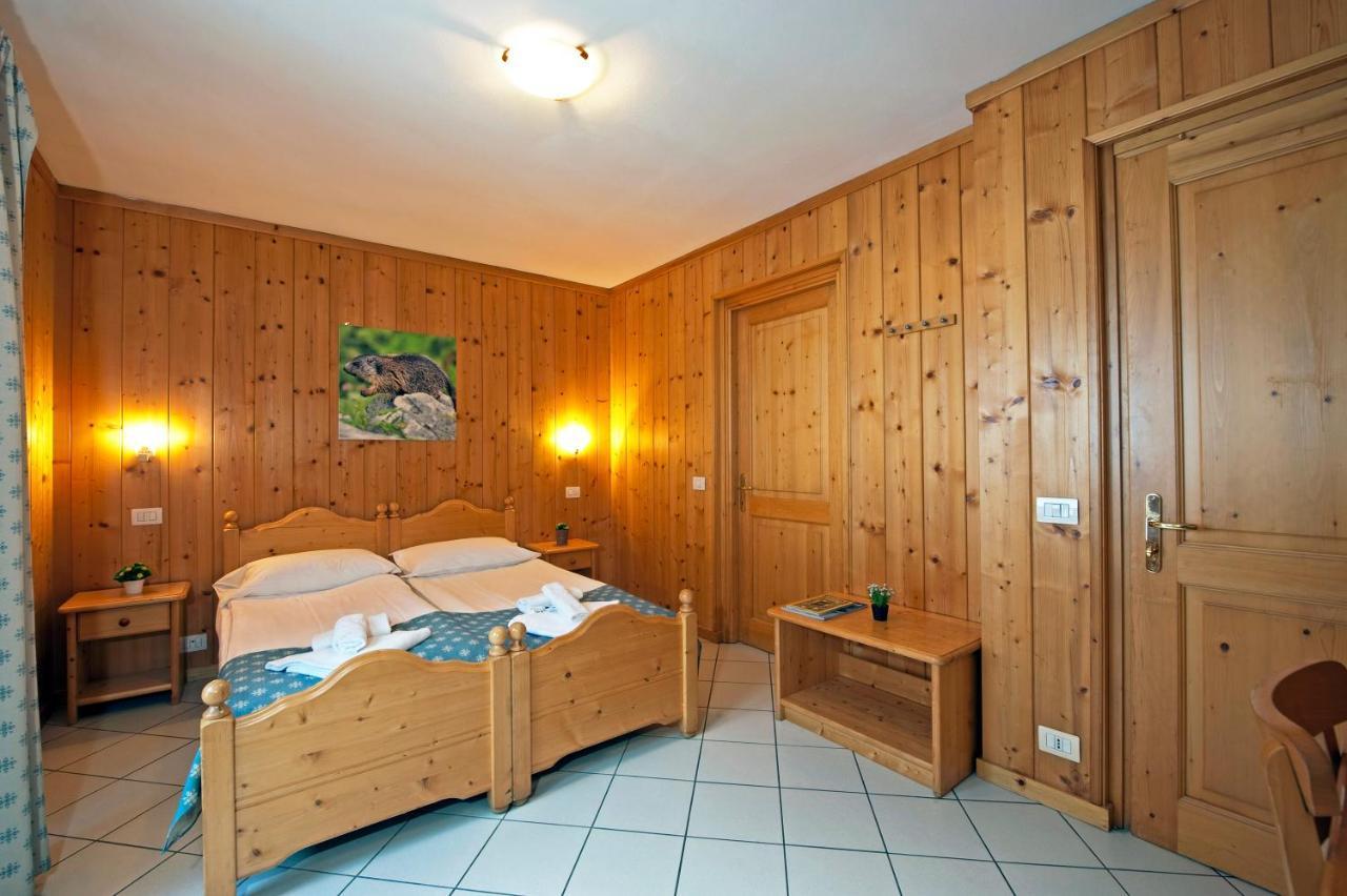 Aalts Dorf Hotel Riale  Buitenkant foto