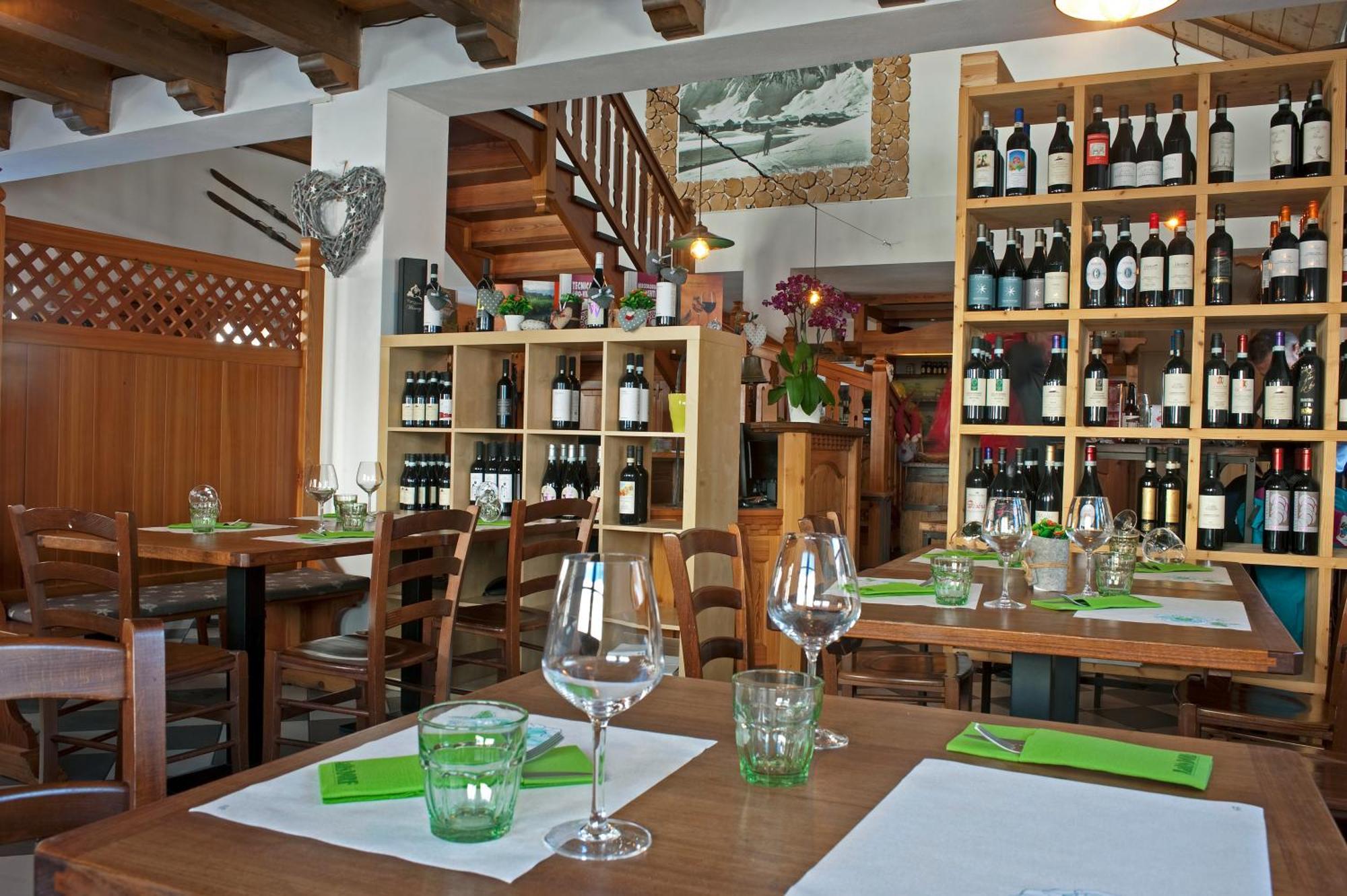 Aalts Dorf Hotel Riale  Buitenkant foto