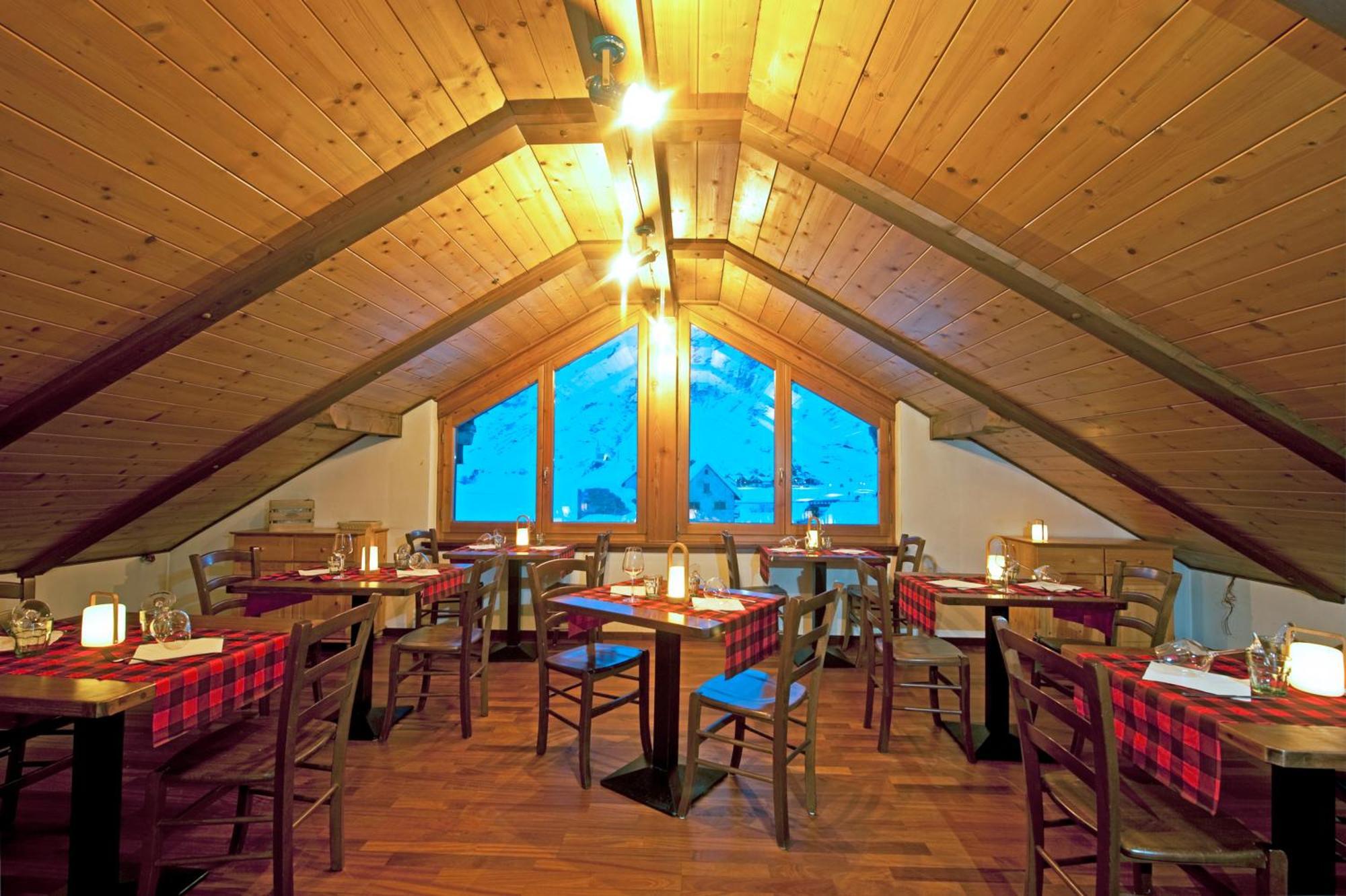 Aalts Dorf Hotel Riale  Buitenkant foto